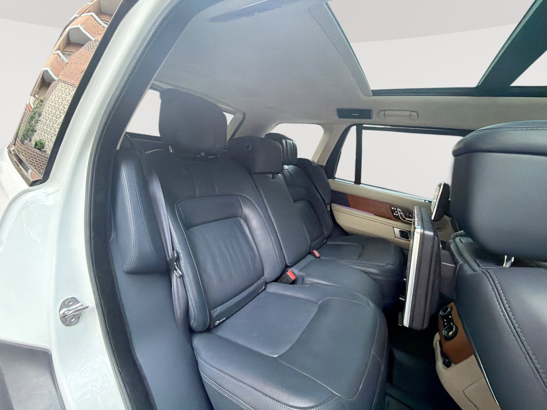 Used 2020 Land Rover Range Rover Long Wheelbase Autobiography AWD/4WD image 27