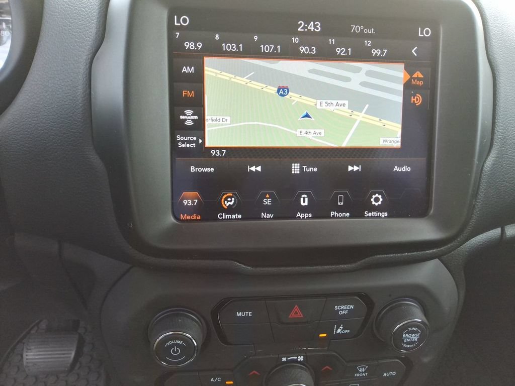 Used 2023 Jeep Renegade Latitude AWD/4WD image 14