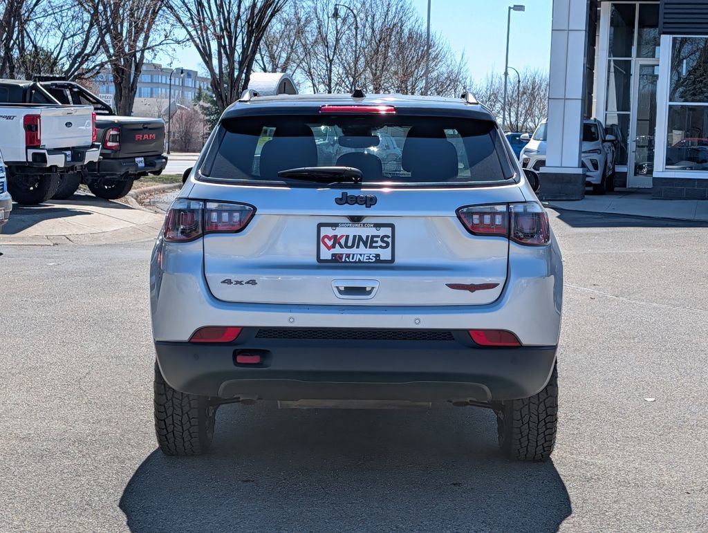Used 2025 Jeep Compass Trailhawk AWD/4WD image 8