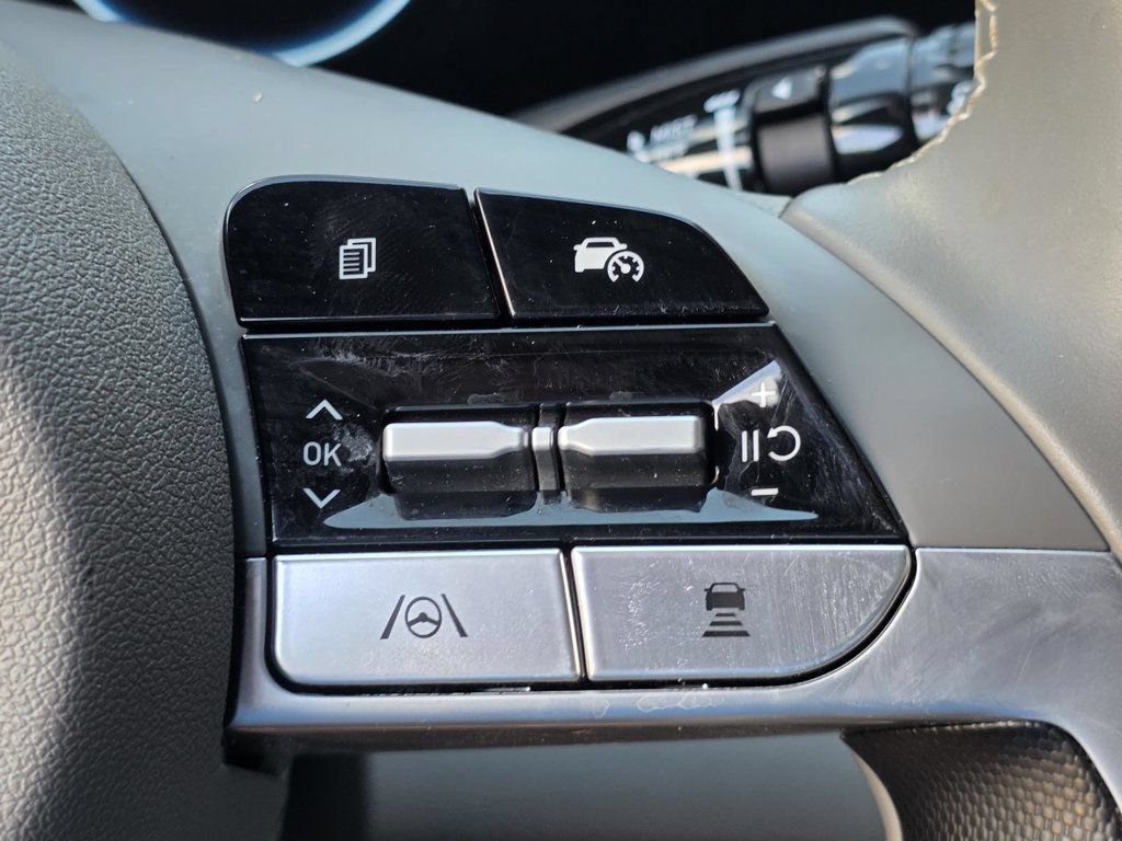 Used 2025 Hyundai Elantra SEL FWD image 26