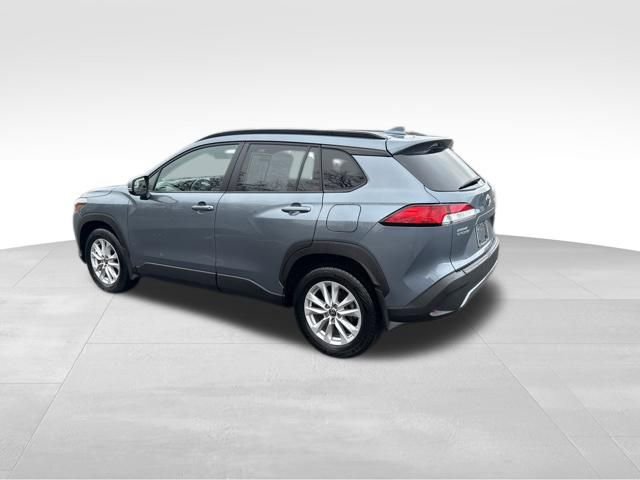 Used 2024 Toyota Corolla Cross LE image 3