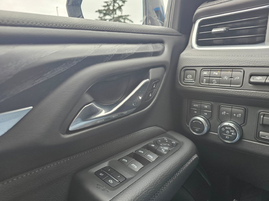 Used 2021 GMC Yukon Denali w/ Denali Ultimate Package AWD/4WD image 35