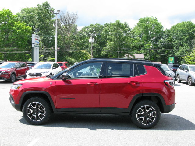 Used 2025 Jeep Compass Trailhawk AWD/4WD image 9