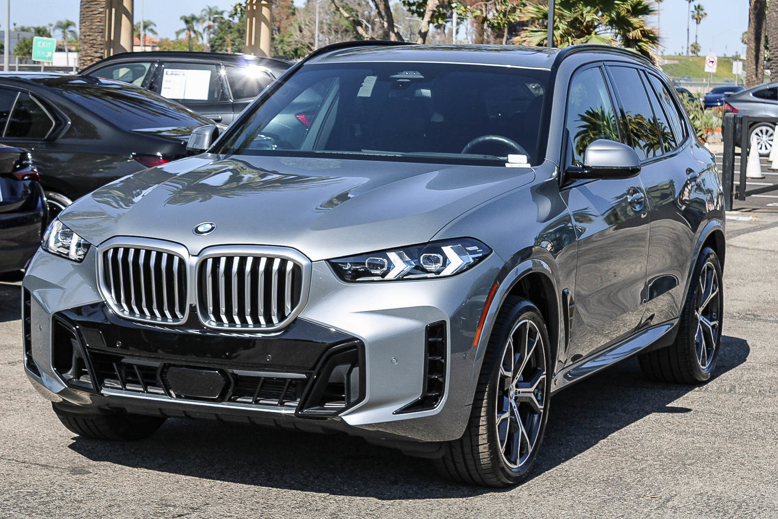 Certified 2025 BMW X5 xDrive40i w/ M Sport Package AWD/4WD image 3