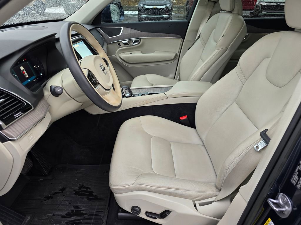 Used 2023 Volvo XC90 B6 Plus w/ Protection Package Premier image 4