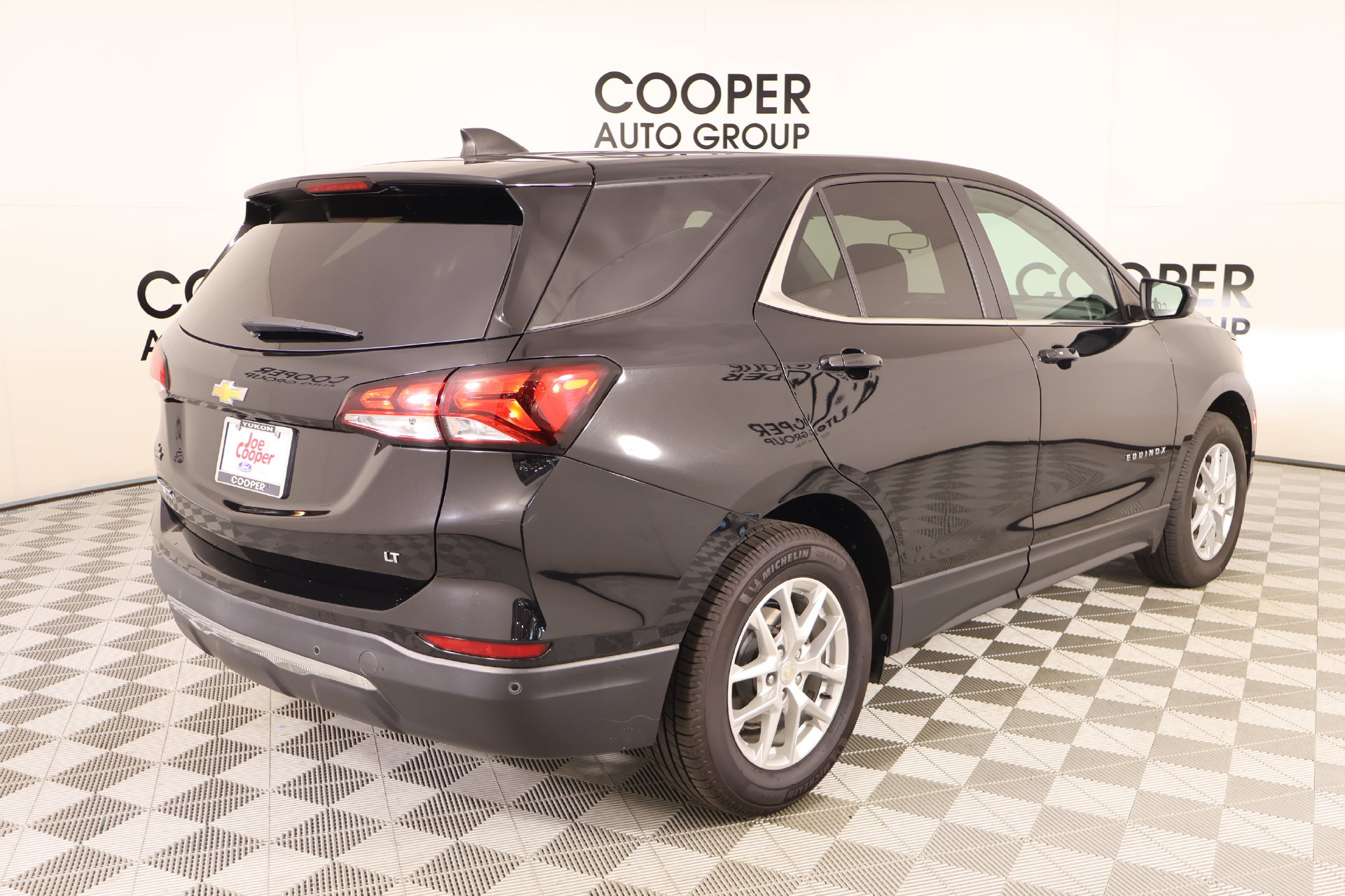 Used 2023 Chevrolet Equinox LT w/ LPO, Floor Liner Package FWD image 19