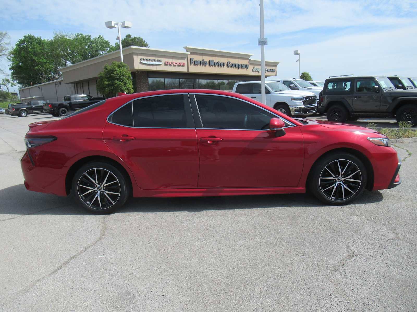 Used 2022 Toyota Camry SE image 8
