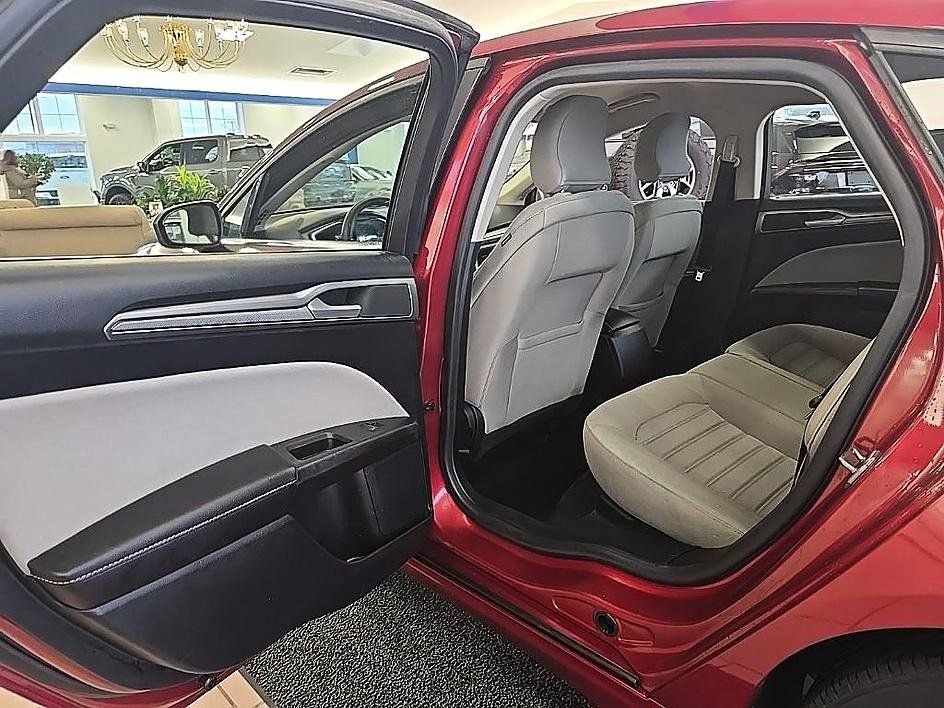 Used 2019 Ford Fusion S image 28