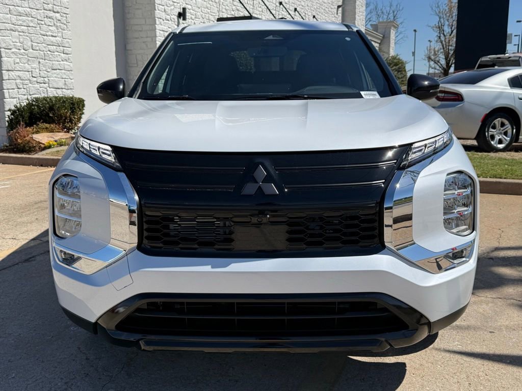 New 2026 Mitsubishi Outlander LE image 3