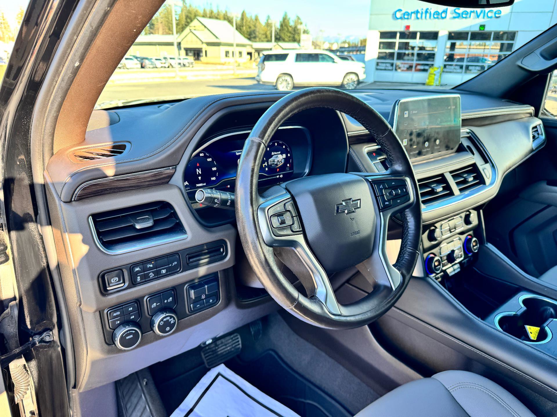 Used 2022 Chevrolet Tahoe Z71 w/ Luxury Package image 9