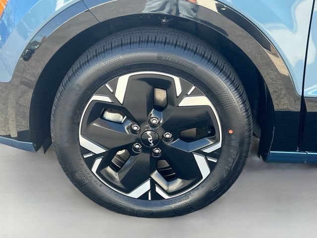 Certified 2024 Kia Niro Wind FWD image 32
