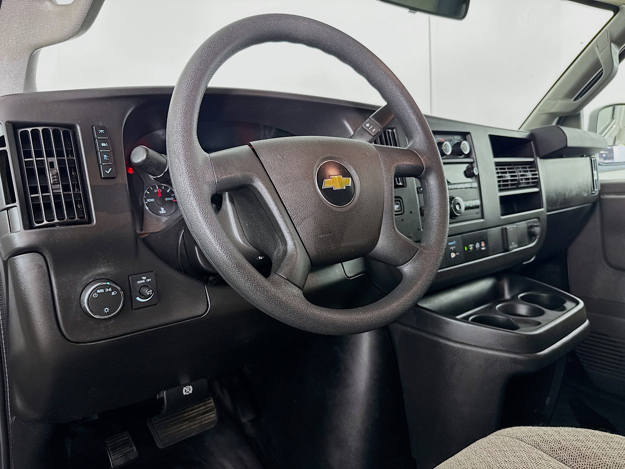 Used 2021 Chevrolet Express 2500 RWD image 18
