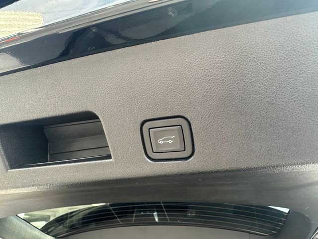 Used 2024 Chevrolet Traverse RS image 27