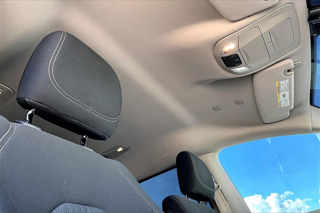 Certified 2023 Chrysler Voyager LX image 23