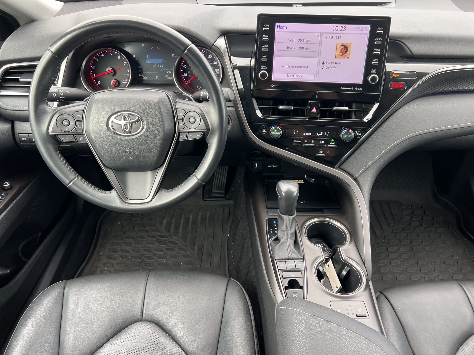 Used 2022 Toyota Camry XSE FWD image 3