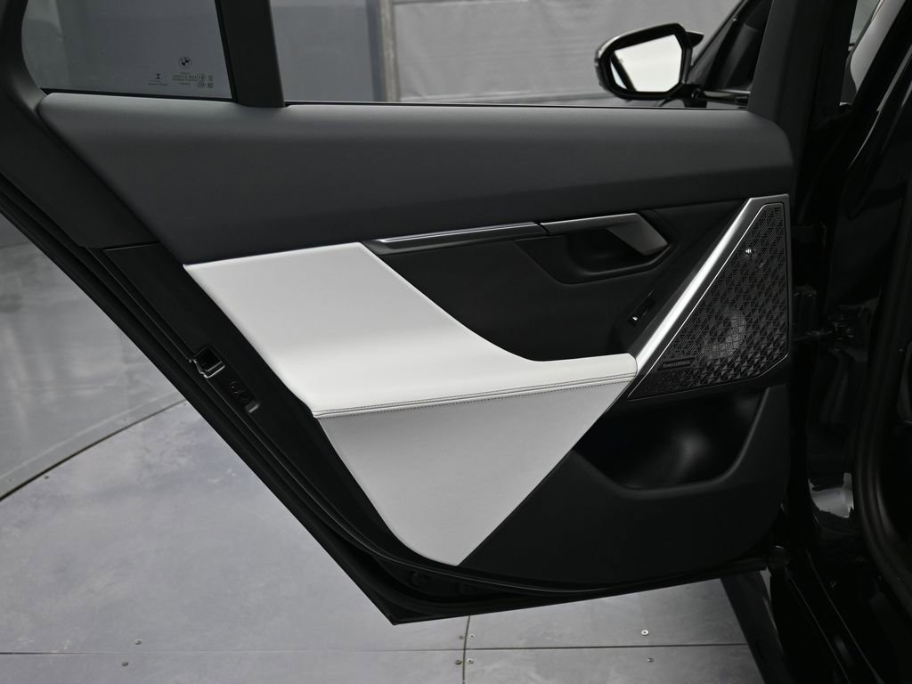 Used 2025 BMW M5 Touring image 25