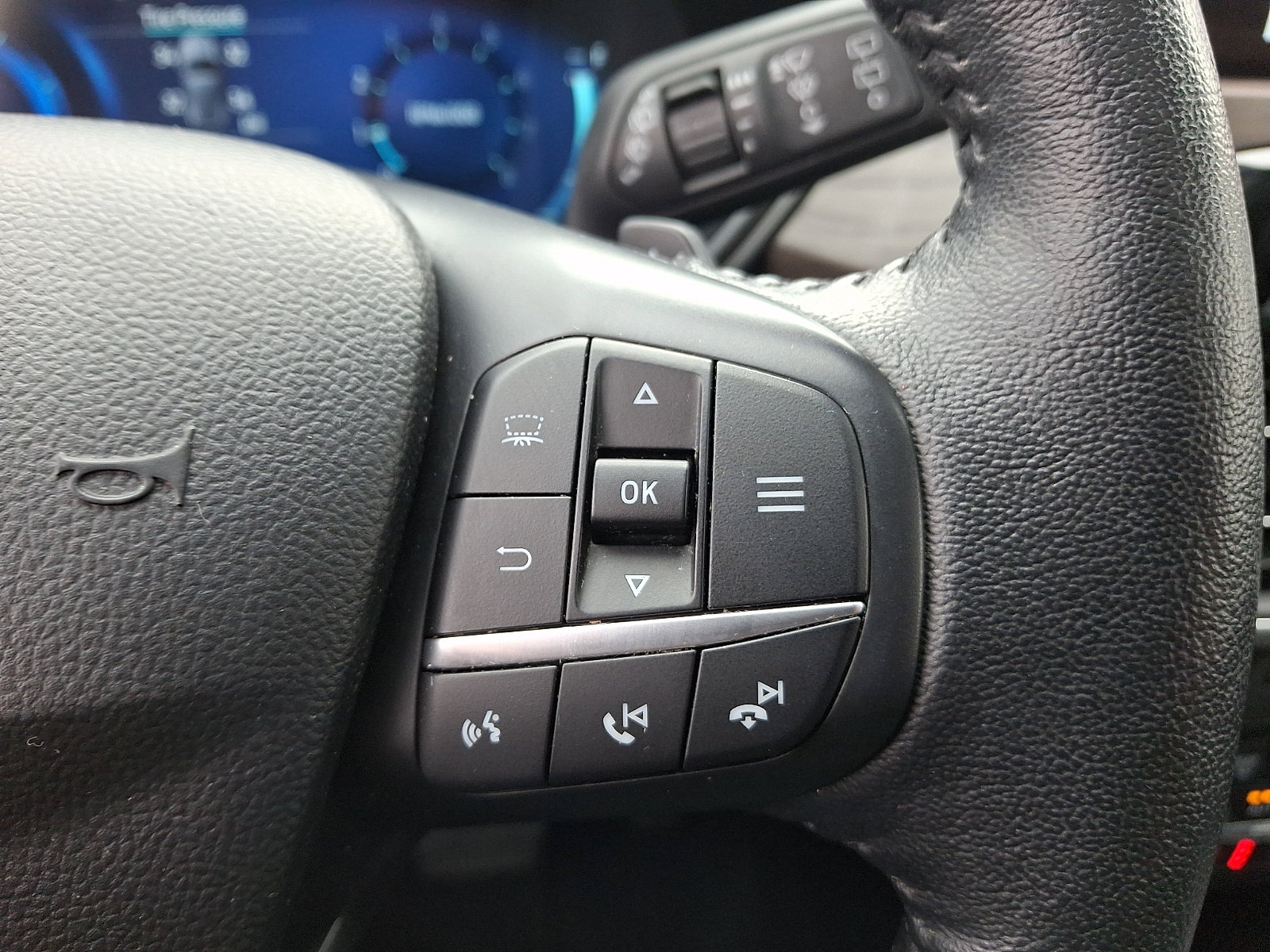 Used 2020 Ford Escape Titanium image 22