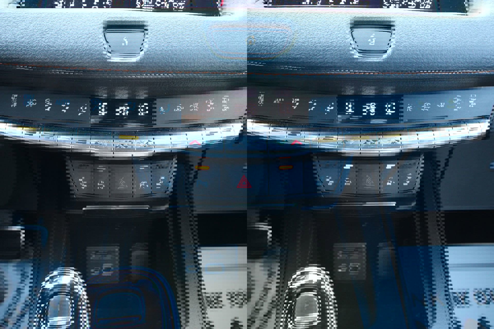 Used 2023 Cadillac XT4 Sport w/ Sun And Sound Package AWD/4WD image 36