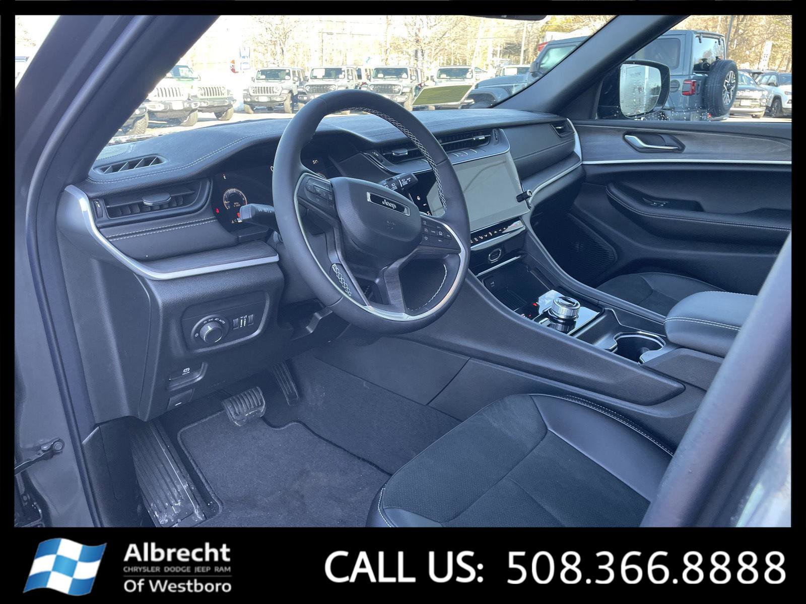 New 2026 Jeep Grand Cherokee Altitude image 9