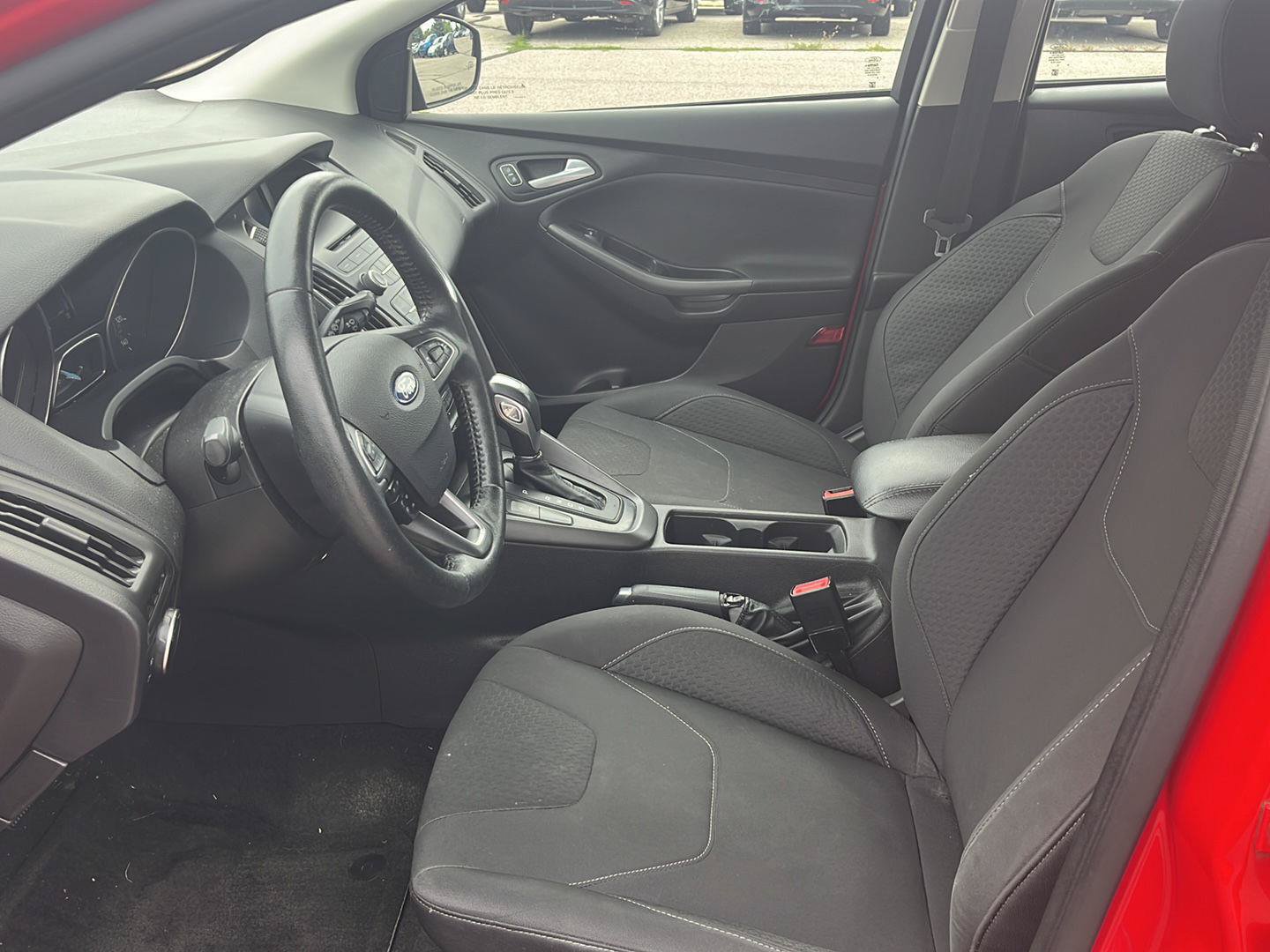 Used 2015 Ford Focus SE w/ Equipment Group 201A FWD image 41