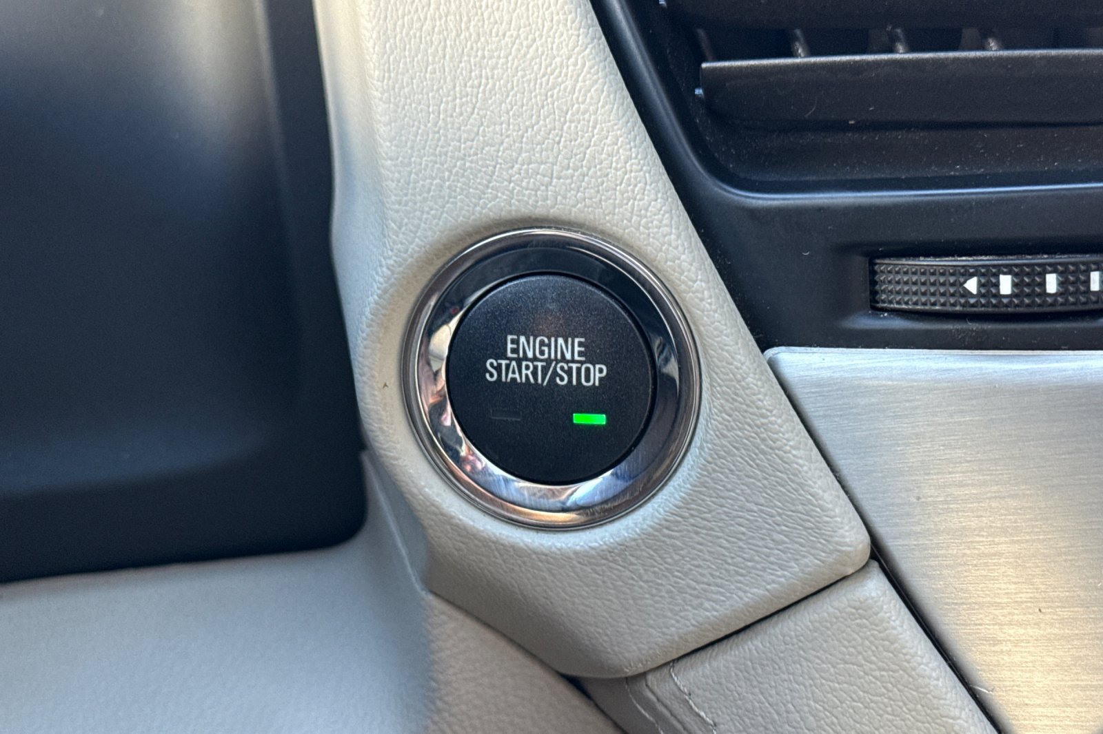 Used 2019 GMC Yukon Denali w/ Denali Ultimate Package AWD/4WD image 30