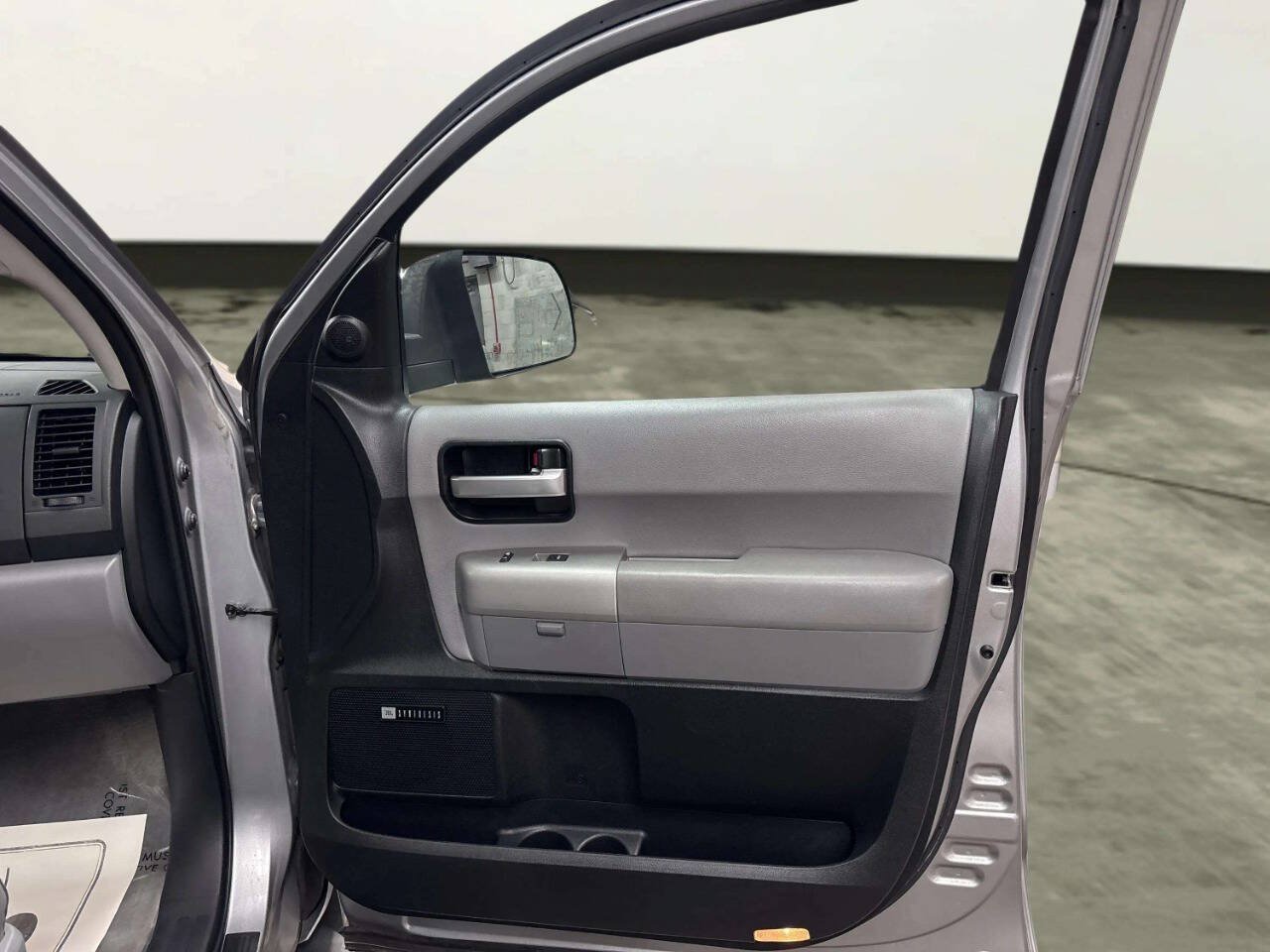 Used 2008 Toyota Sequoia Limited AWD/4WD image 25