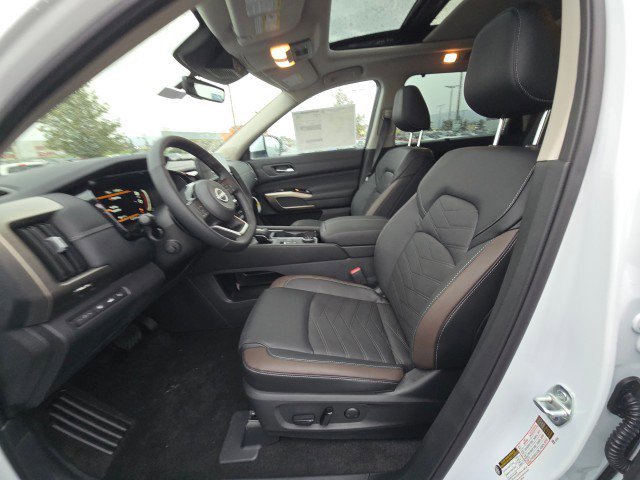 New 2025 Nissan Pathfinder Platinum w/ Cargo Package image 23