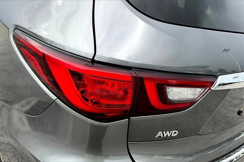 Used 2019 INFINITI QX60 Luxe w/ Essential Package image 30