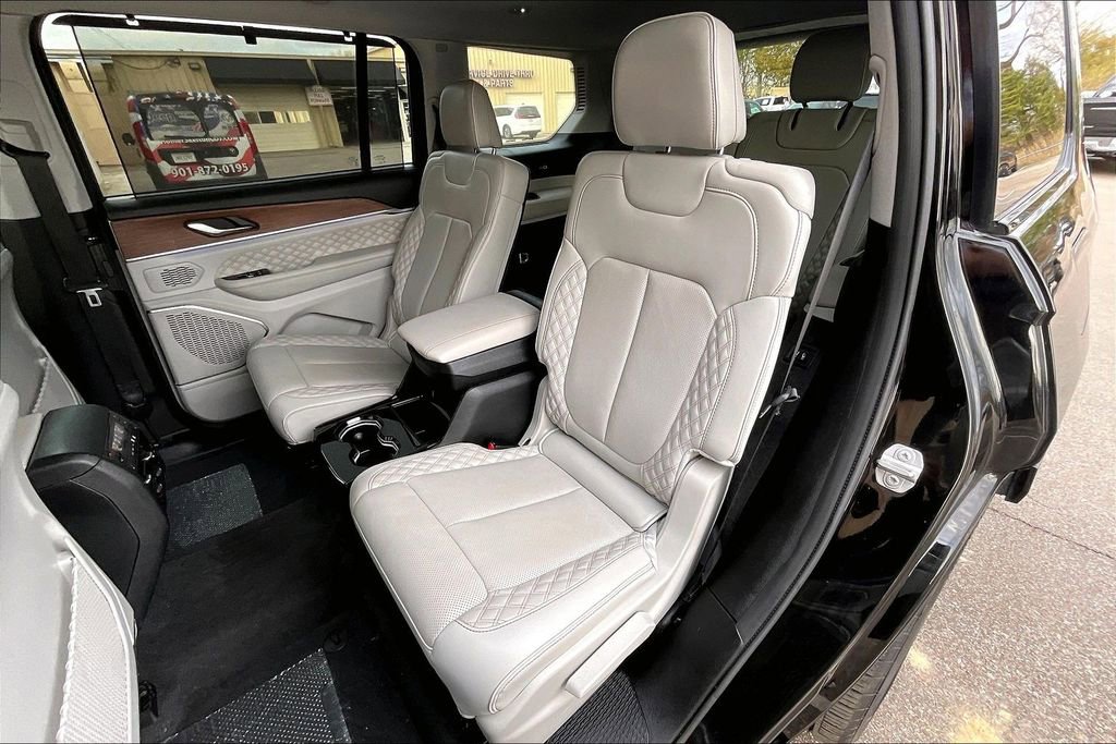 Used 2021 Jeep Grand Cherokee L Summit w/ Luxury Tech Group V image 26