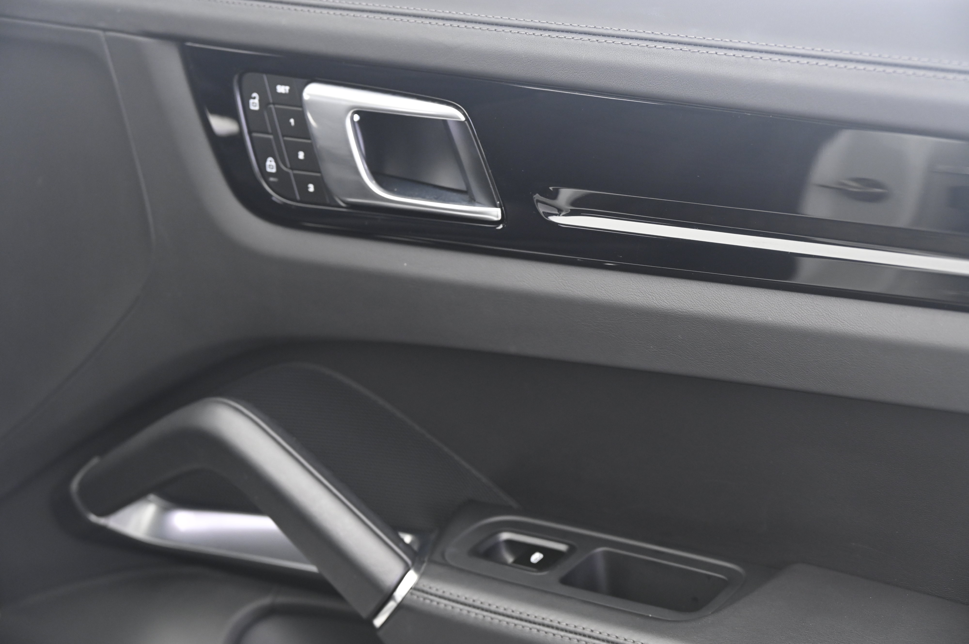 Certified 2023 Porsche Cayenne Turbo AWD/4WD image 21