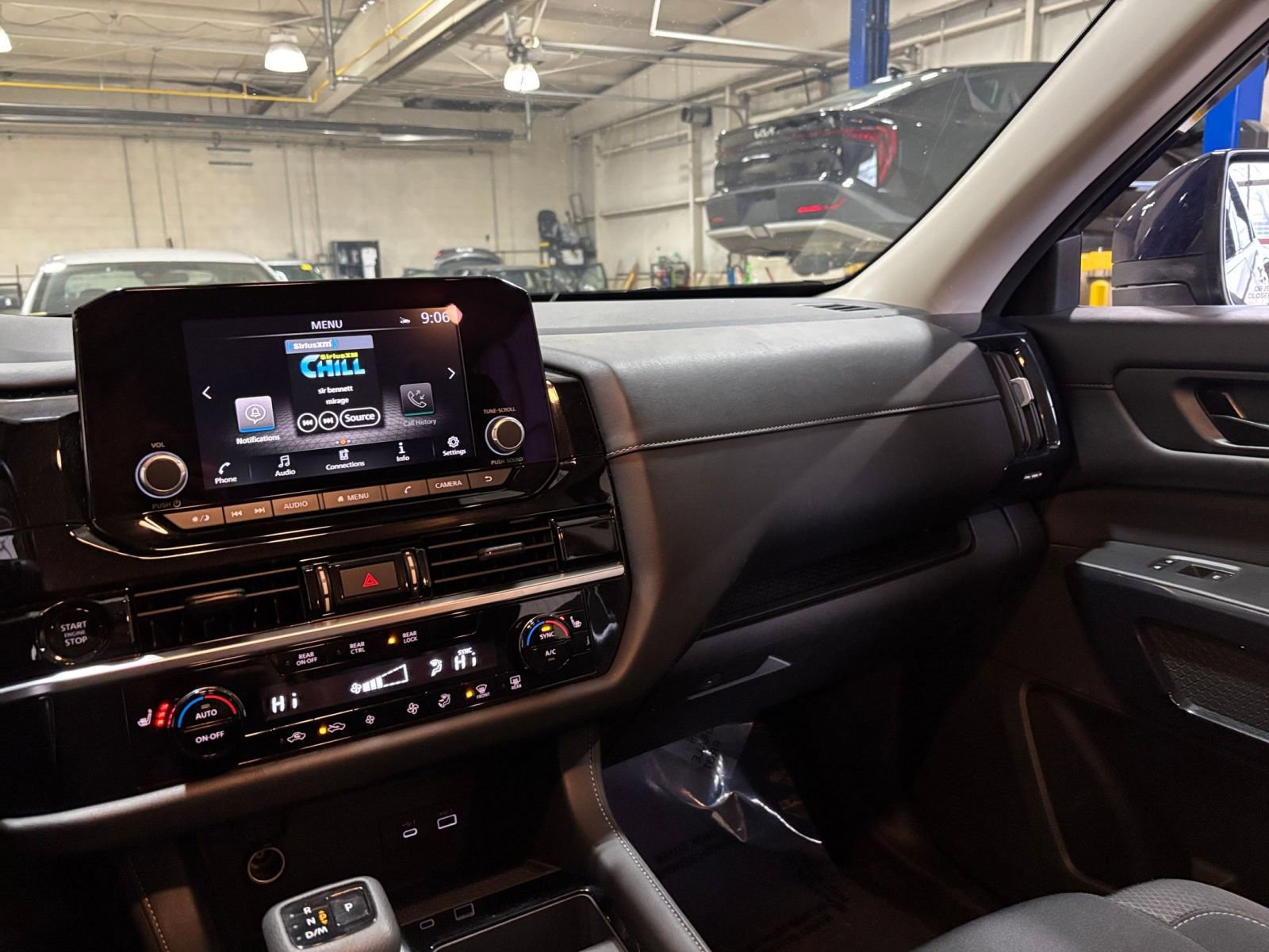 Used 2025 Nissan Pathfinder SV image 38