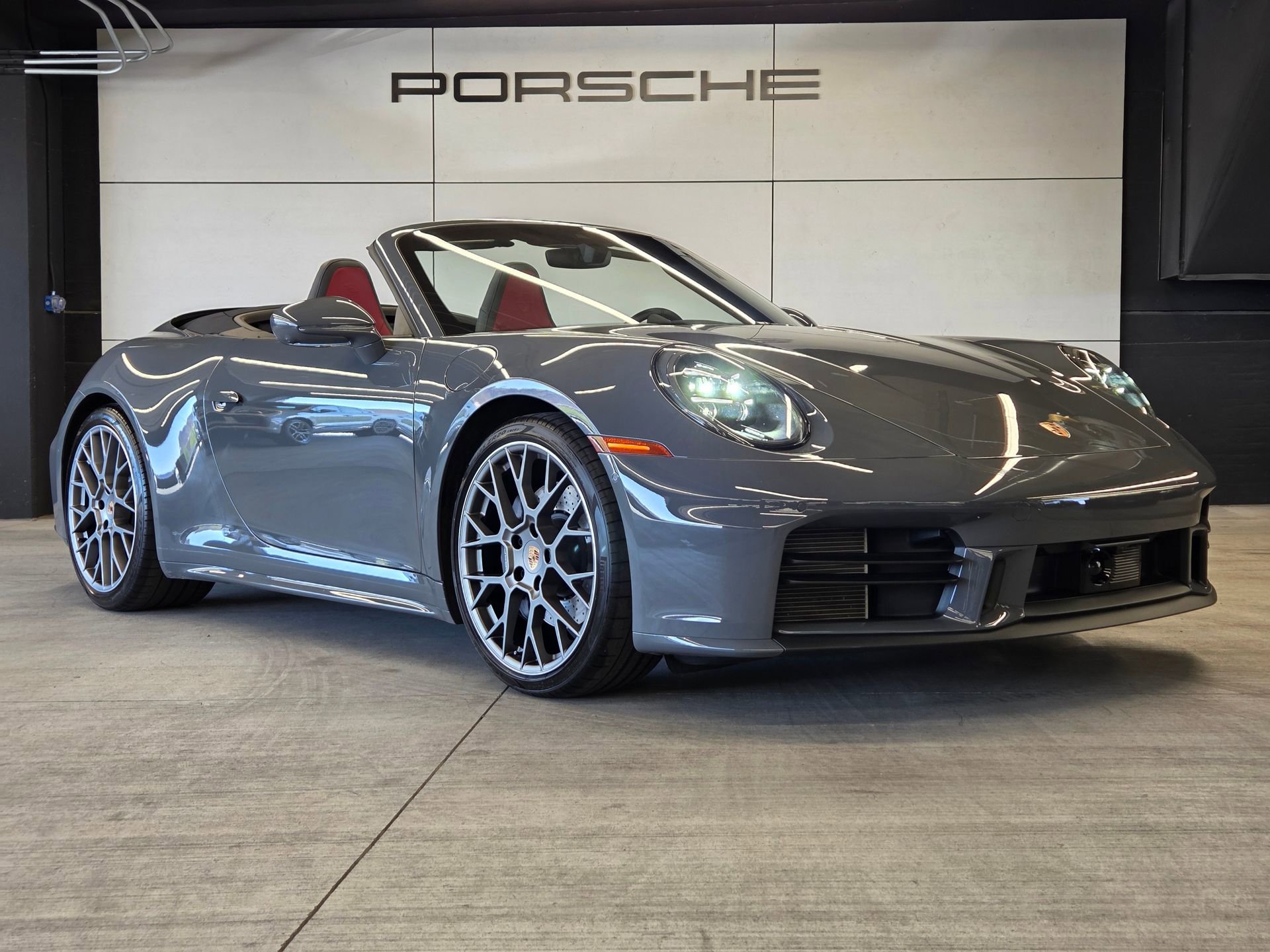 Used 2025 Porsche 911 Carrera RWD image 30