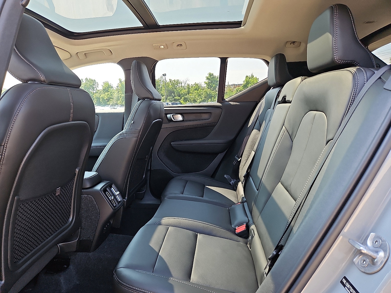 New 2026 Volvo XC40 B5 Core w/ Protection Package Premier AWD/4WD image 8