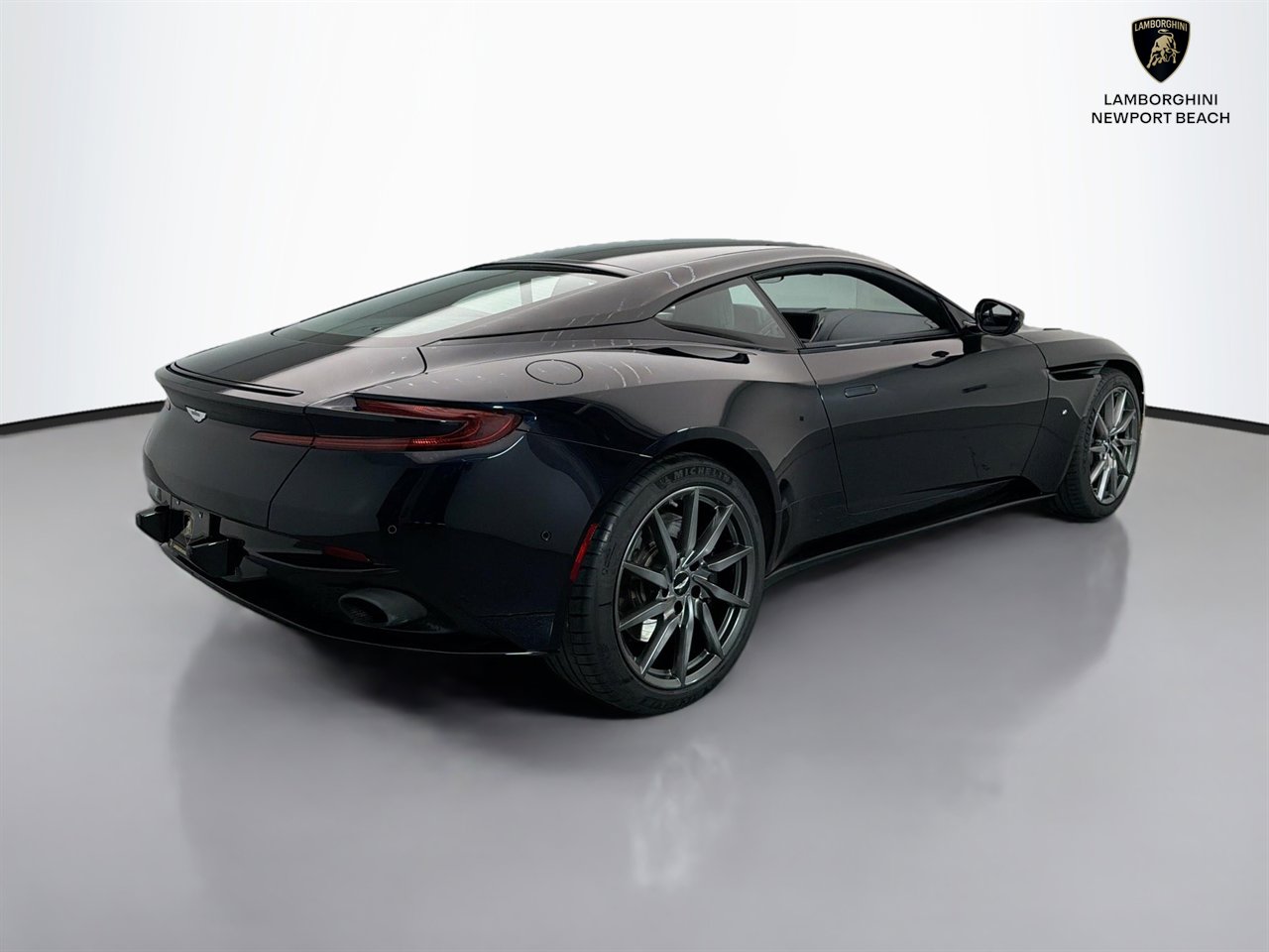 Used 2017 Aston Martin DB11 V12 RWD image 7