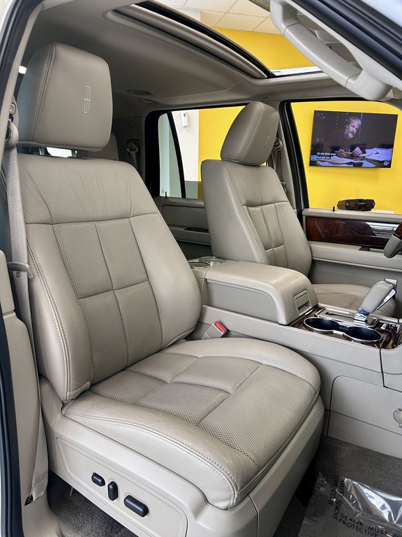 Used 2012 Lincoln Navigator 2WD image 14