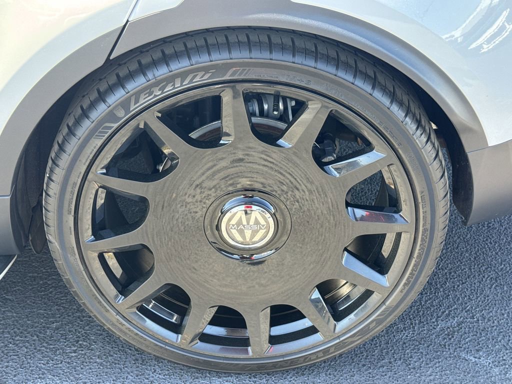 Used 2025 Land Rover Discovery S image 19