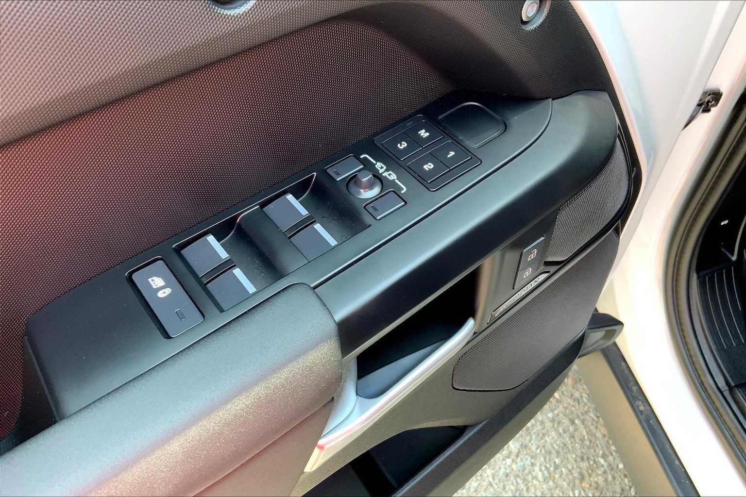 New 2025 Land Rover Defender 110 S image 16