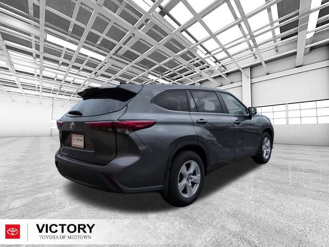 Used 2023 Toyota Highlander L FWD video 3