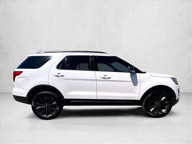 Used 2017 Ford Explorer XLT w/ Equipment Group 202A AWD/4WD image 5