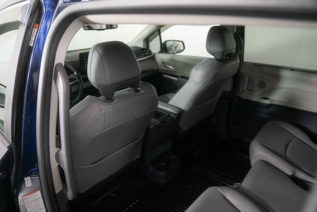 Used 2024 Toyota Sienna XLE FWD image 16