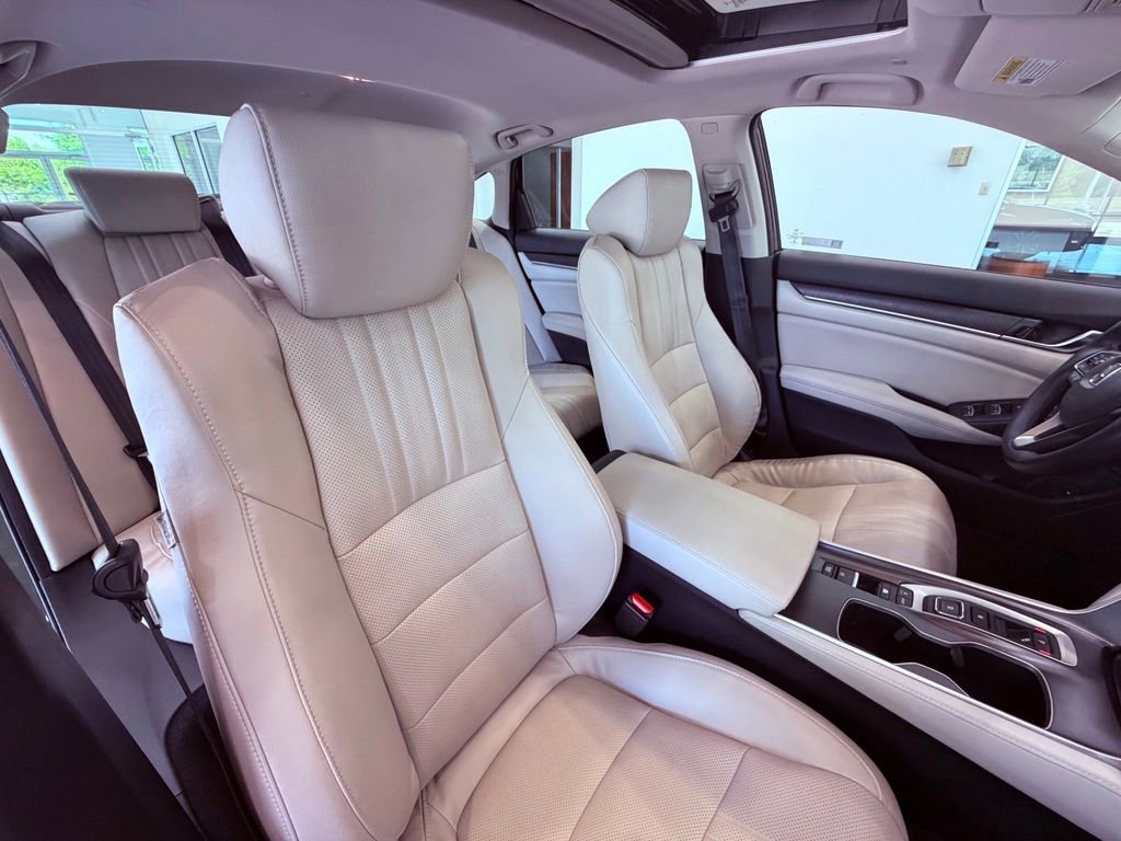 Used 2018 Honda Accord Touring image 12