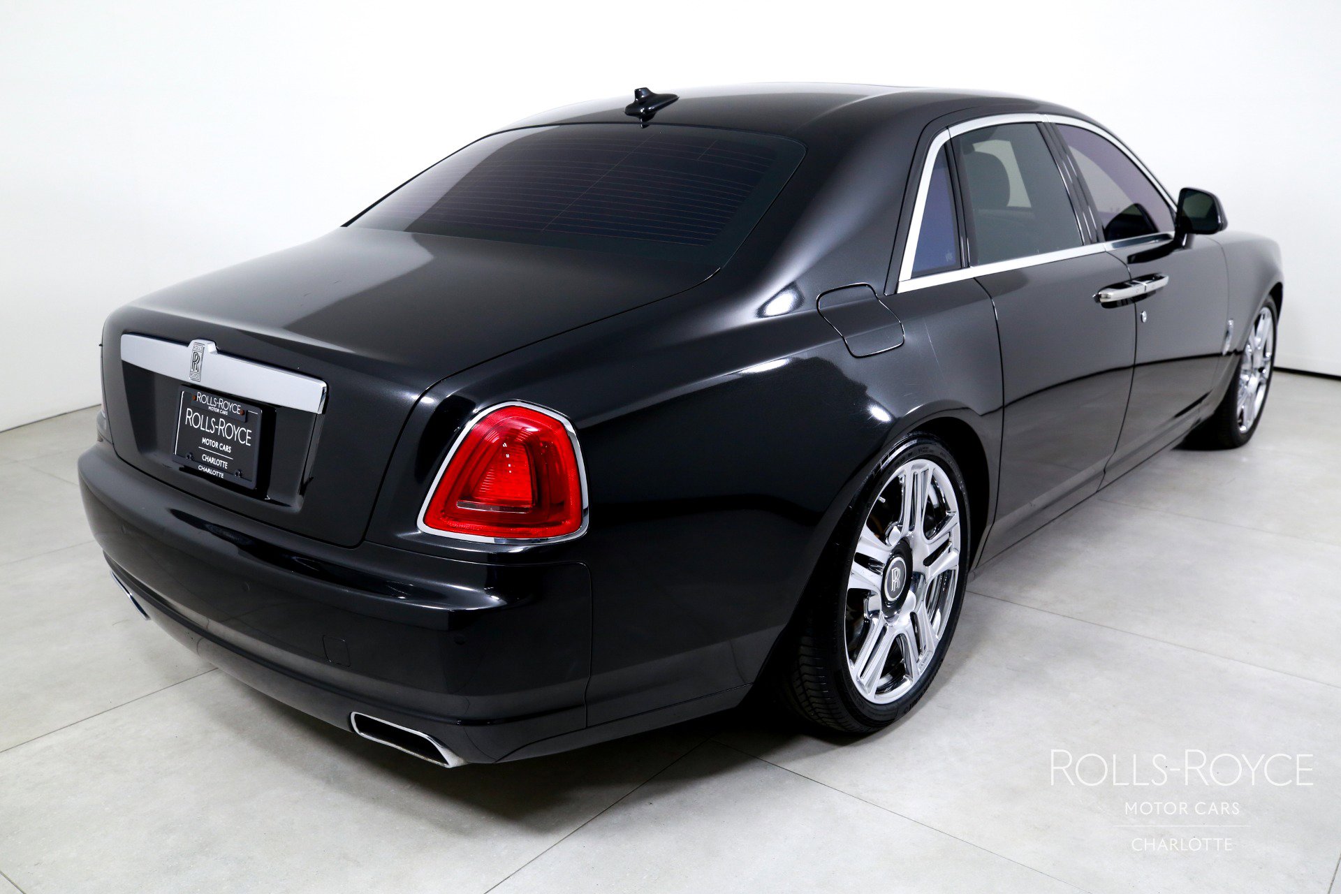 Used 2015 Rolls-Royce Ghost image 2