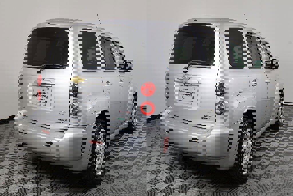 Used 2010 Chevrolet HHR LT image 2