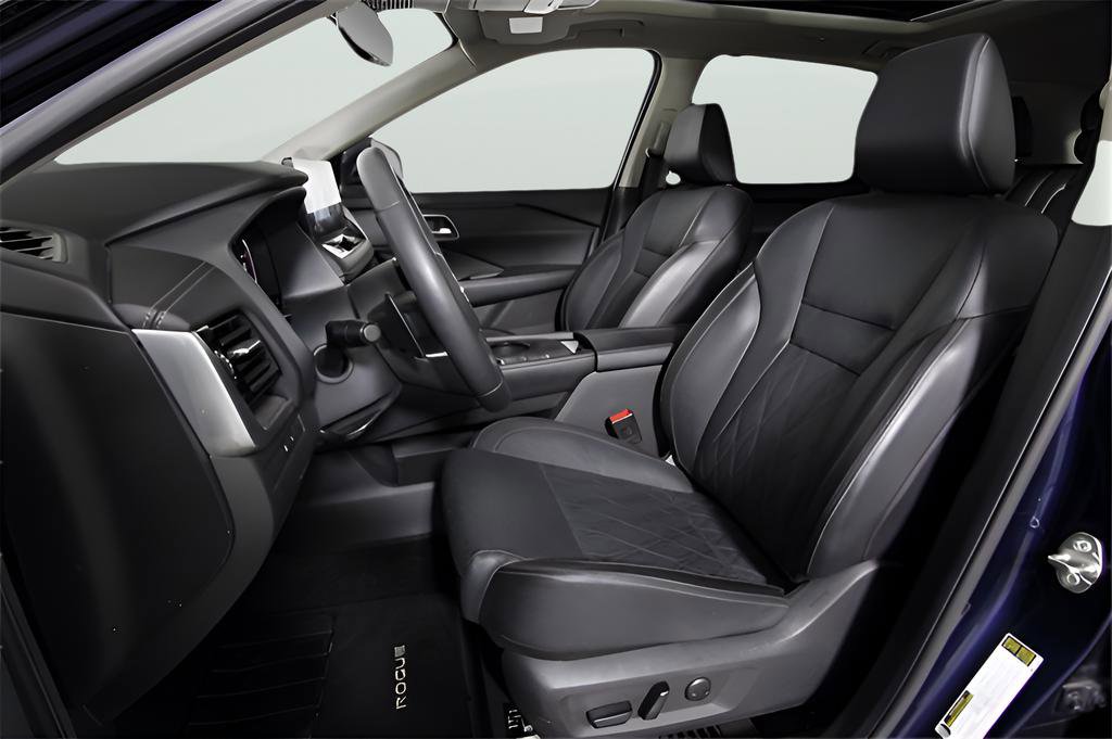 Used 2024 Nissan Rogue Platinum w/ Platinum Premium Package image 12