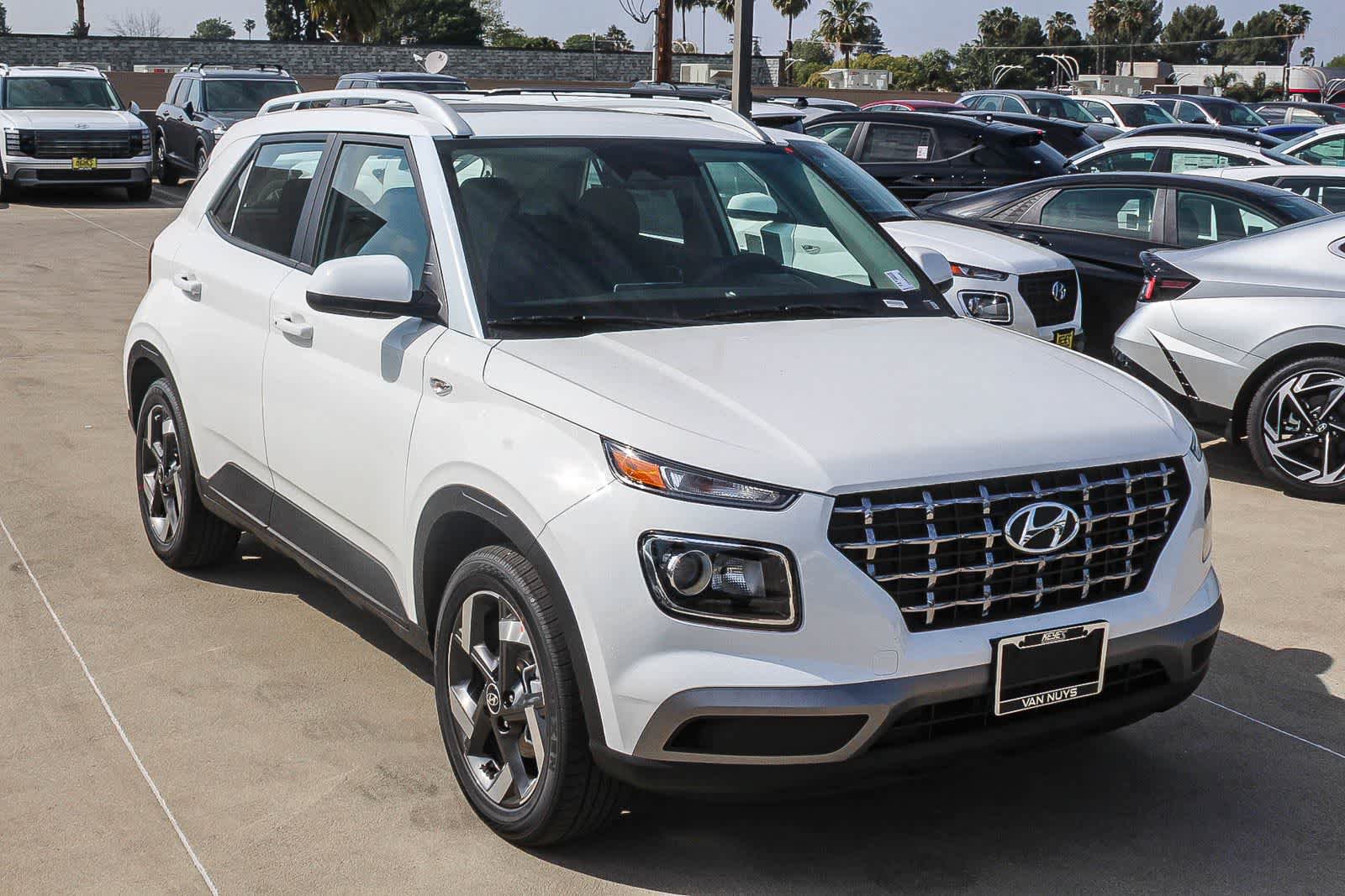 New 2026 Hyundai Venue SEL FWD image 3