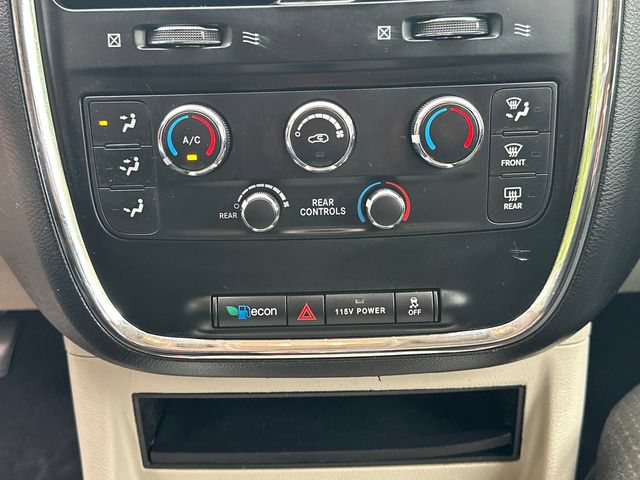 Used 2015 Dodge Grand Caravan SXT w/ UConnect Hands-Free Group FWD image 32