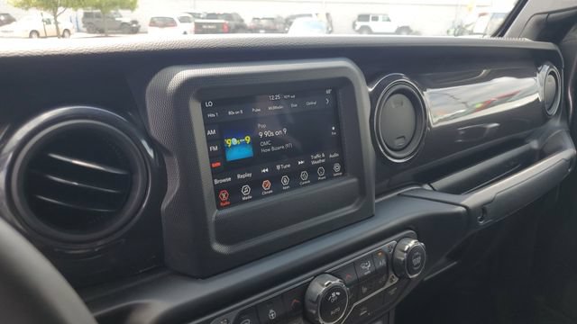 Certified 2022 Jeep Gladiator Sport AWD/4WD image 13