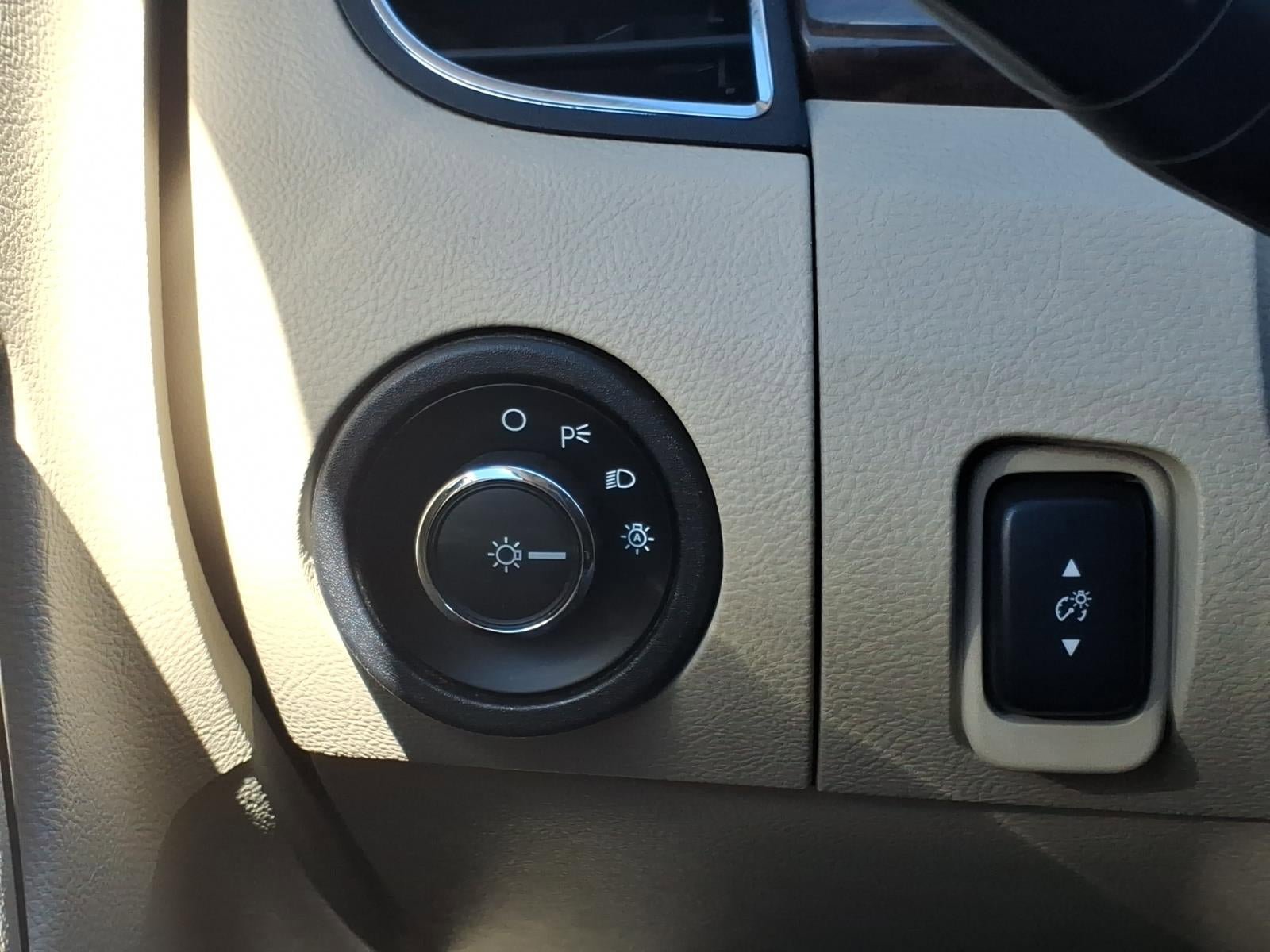 Used 2016 Ford Taurus Limited FWD image 30