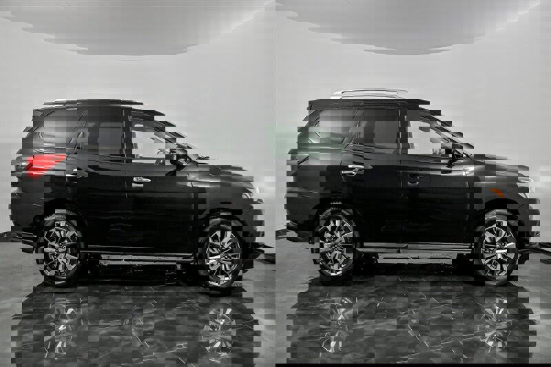 Used 2019 Nissan Pathfinder SV image 13