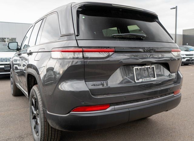 New 2026 Jeep Grand Cherokee Laredo image 7
